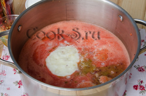 томатное пюре со сливой