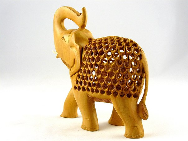 Священные индийские животные в работах мастеров: фигурки слонов из камня и дерева, фото № 9