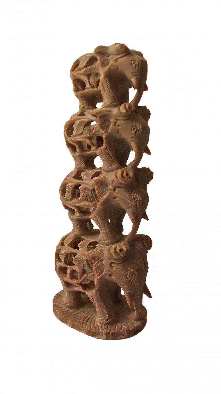 Священные индийские животные в работах мастеров: фигурки слонов из камня и дерева, фото № 6