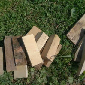 Короткие заготовки для каркаса деревянной грядки