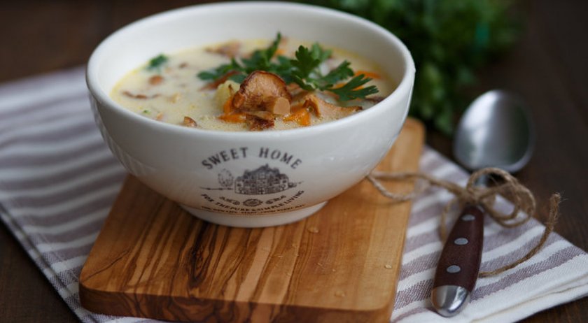 Суп с лисичками и курицей