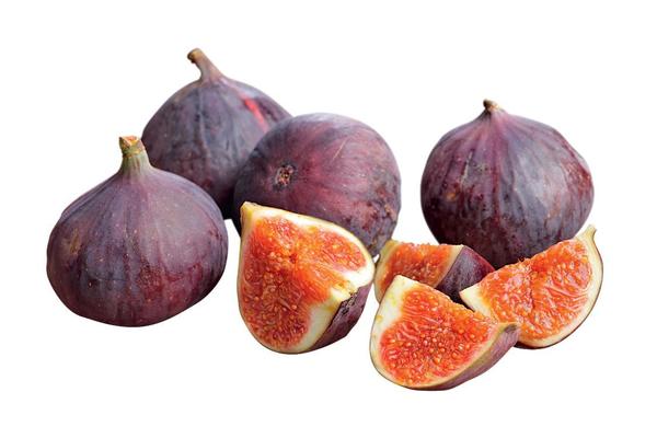 У полностью созревшего плода инжира кожица коричневого или темно-фиолетового цвета.