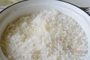 Голубцы: Готовый рис немного остудить