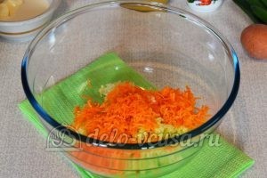 Салат из редьки с морковью: Натереть морковь