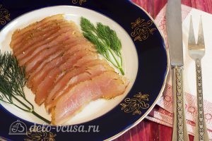 Вяленая куриная грудка: Нарезаем тонкими пластинками