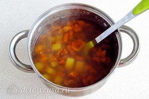 Суп из свежих лисичек: Отвариваем картошку до мягкости