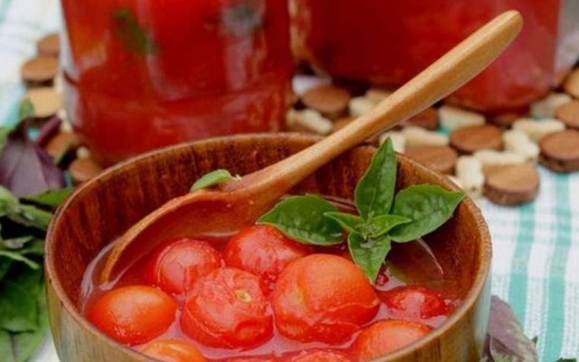 Вкуснейшие помидоры с хреном и чесноком в собственном соку