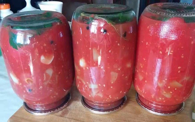 томаты с чесноком