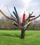 Дерево — цветные карандаши