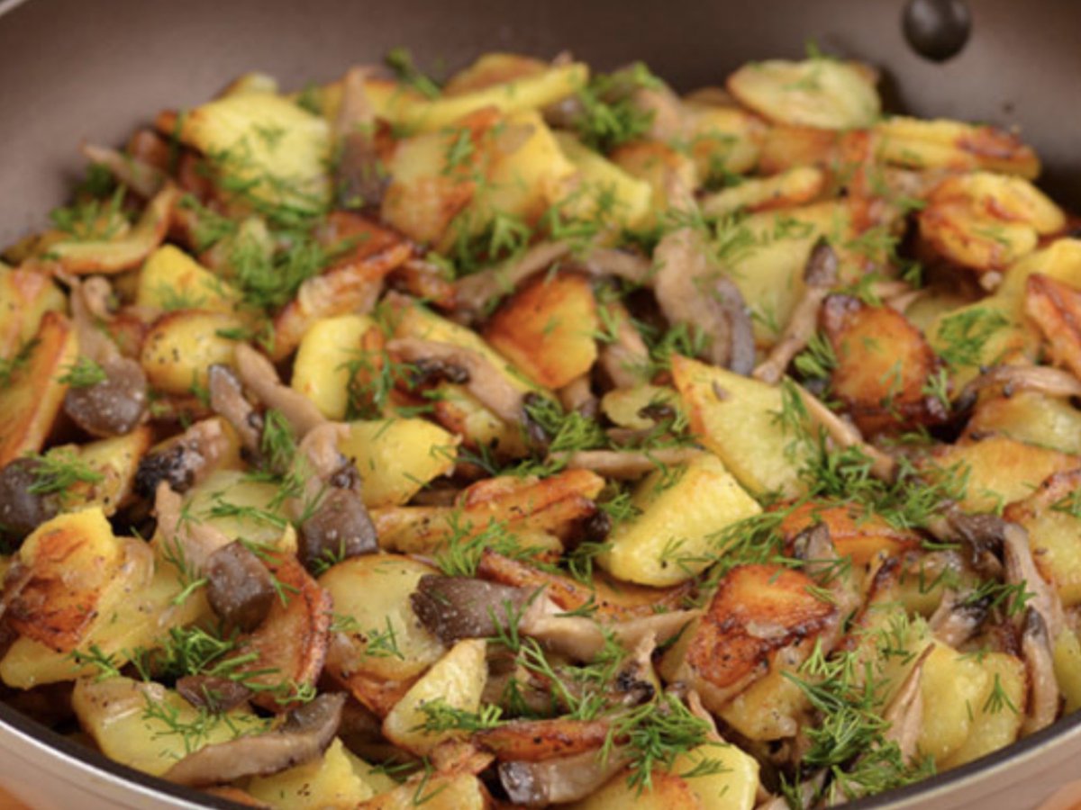Как правильно пожарить картошку с грибами и луком на сковороде пошаговый рецепт с фото классический