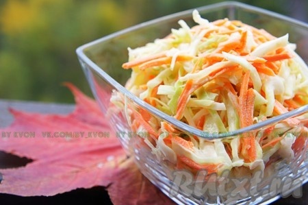 Салат Коул Слоу (Cole Slaw) встряхнуть в миске и разложить по порционным тарелкам. Приятного вам аппетита! Кушайте с удовольствием!