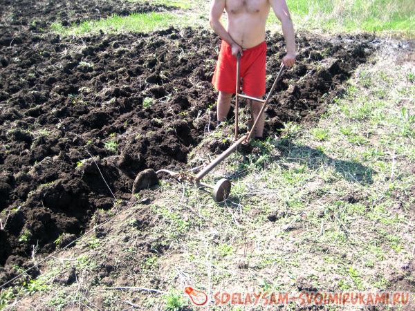 Самодельный плуг для вспашки земли