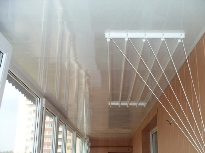 Потолочная сушилка для белья на балкон