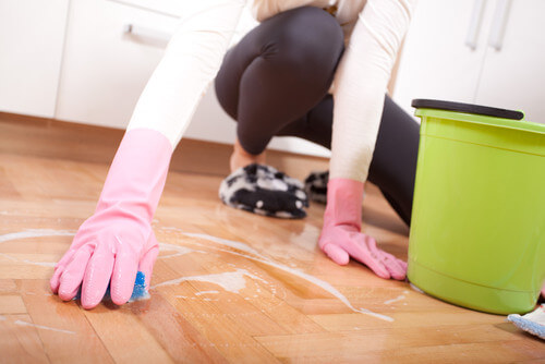 Как уменьшить количество пыли в квартире - Регулярно проводите влажную уборку