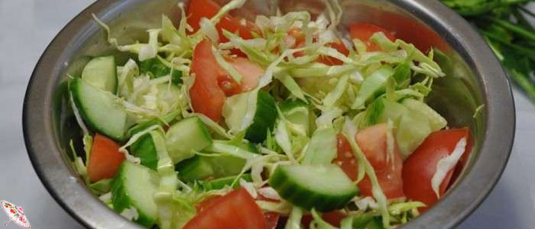 Витаминный салат из капусты помидоров и огурцов